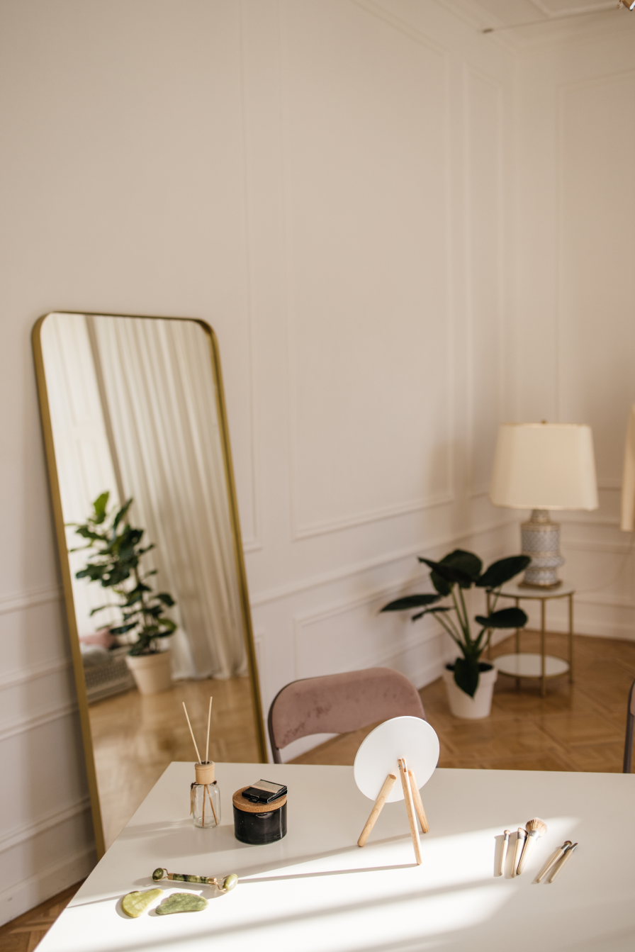 Just Peachy salon with neutral colors and artistic feel with just peachy logo.